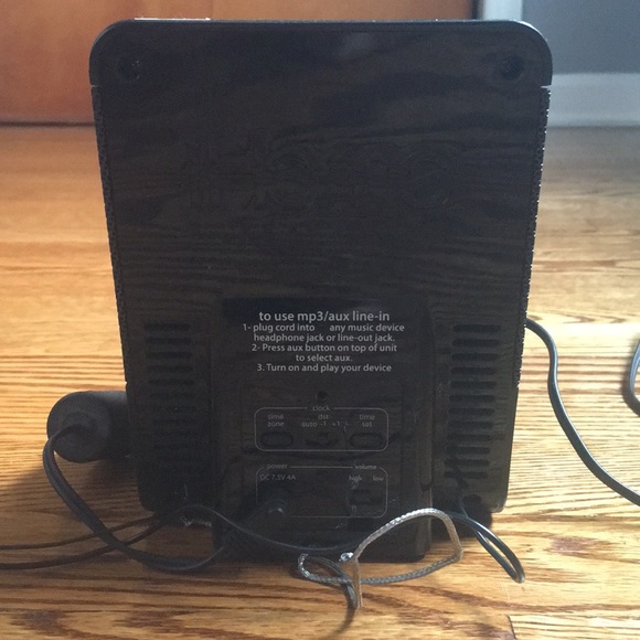 iHome - Picture 4 of 4